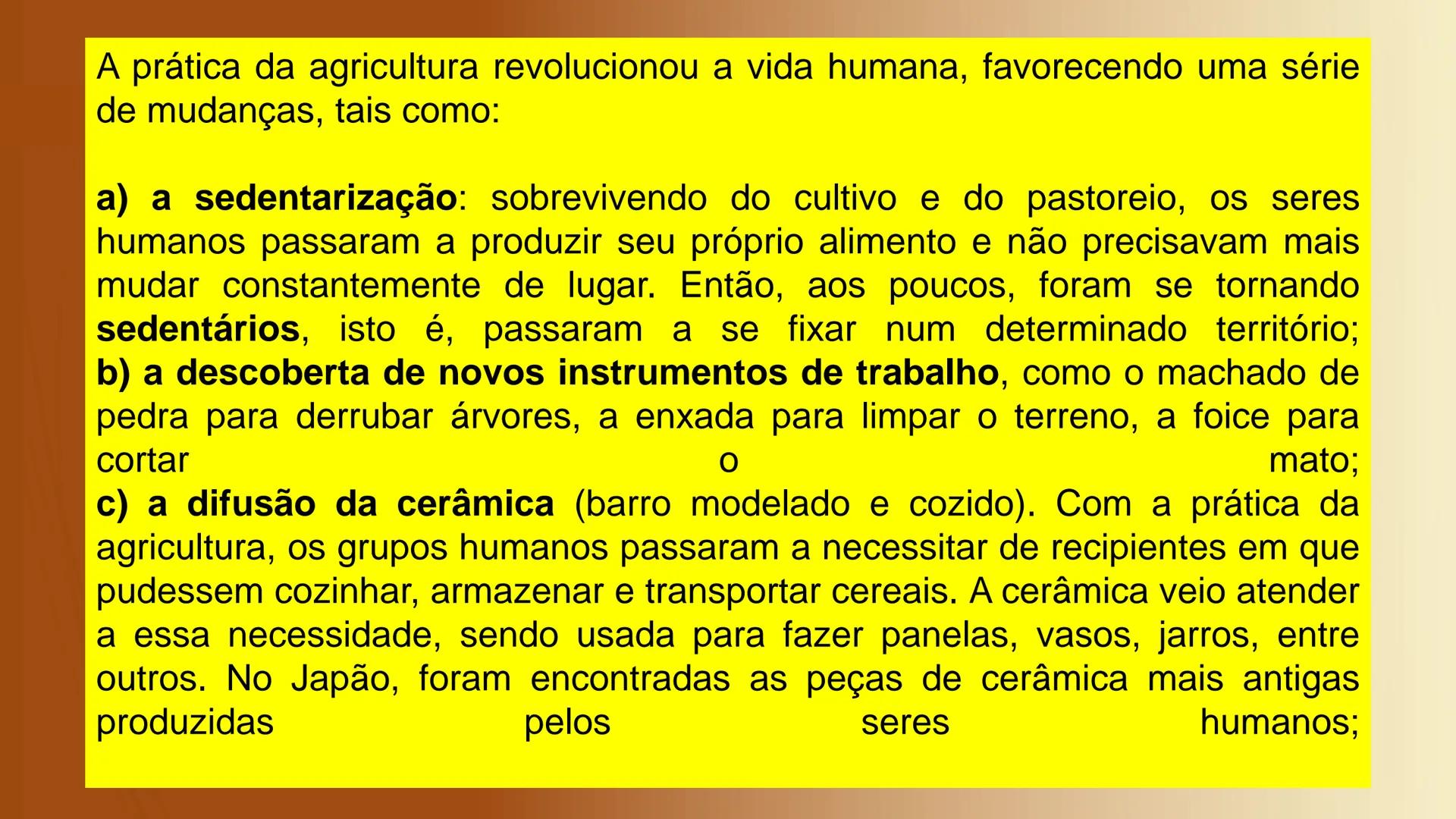 # A EVOLUÇÃO HUMANA E A
# PRÉ - HISTÓRIA # A EVOLUÇÃO
* Teoria proposta por Charles Darwin
* Os vestígios fósseis são a principal font