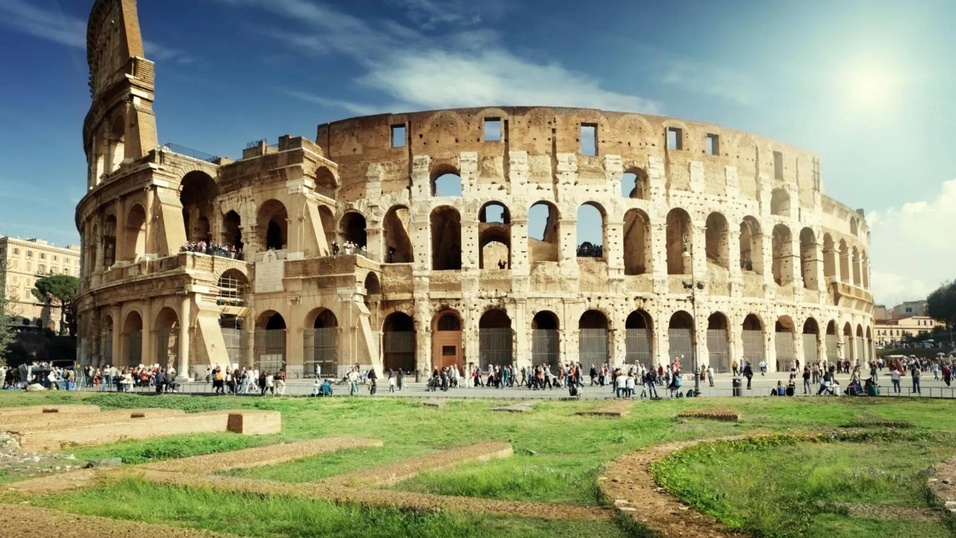 Roma Antigua Periodização
A história da civilização romana, tradicionalmente, é
dividida em três fases:
• Monarquia (753 - 509 а.С.);
•Repúb